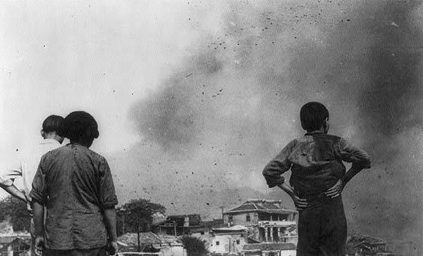 日军轰炸下的重庆。