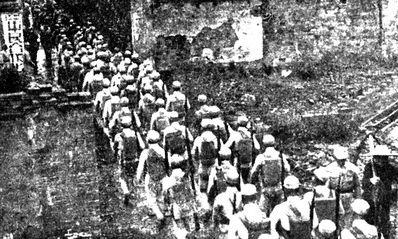 中国军队攻克平江，通过该城，向北追击。