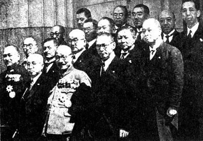 日东条英机（前排左三）内阁成立。