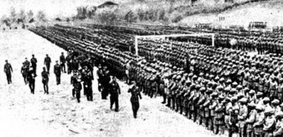 1939年何应钦在浮图关检阅部队