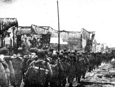 中国军队夺回长沙,进入长沙城内。