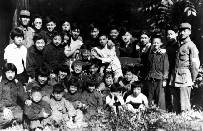 在周恩来、郭沫若的领导下，第三厅成为中国共产党在国民党统治区开展抗日民族统一战线工作的一个重要阵地。图为第三厅直属剧团——孩子剧团演出剧照。