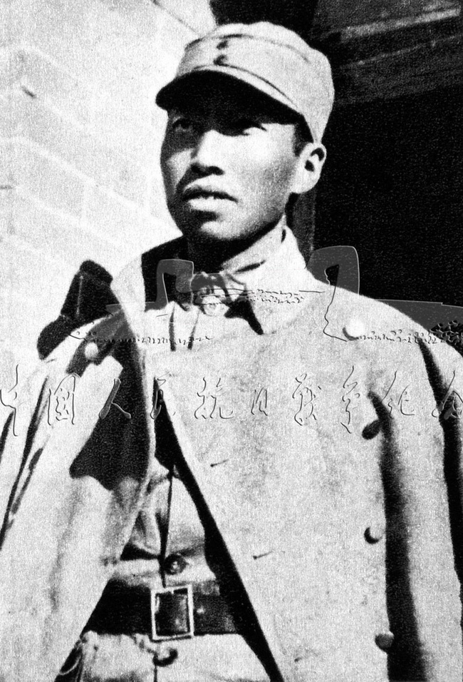 1942年5月，八路军副参谋长左权在反“扫荡”作战中，亲临前线指挥作战，在山西辽县麻田战斗中壮烈牺牲。