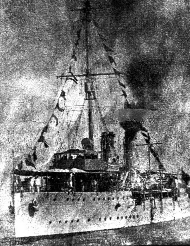在武汉会战中，中国海军中山舰被日机击沉，舰长萨师俊及部分官兵壮烈殉国。