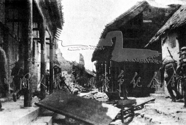 中国军队与日军在台儿庄巷战。