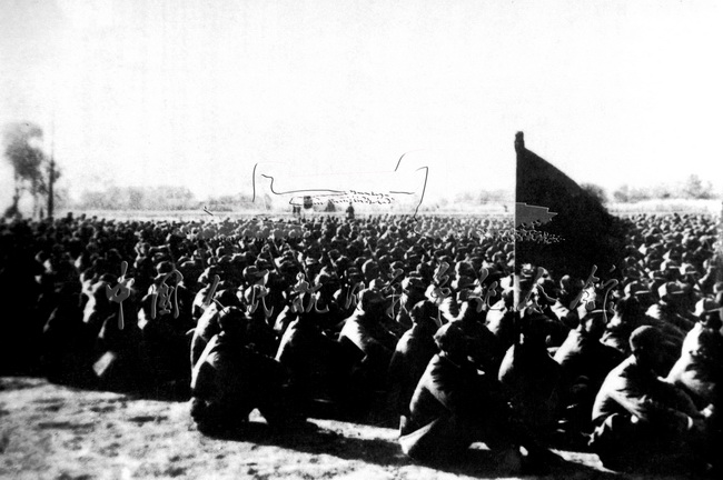 新四军部队举行大反攻前的誓师大会。