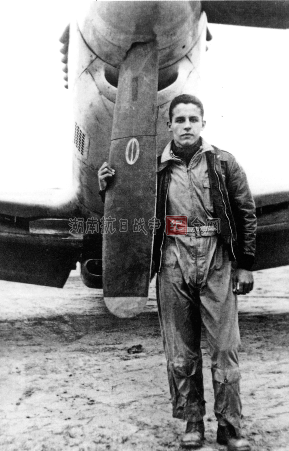 1944年11月，唐纳德-S-洛佩斯在芷江与他的北美P-51C“野马”战斗机