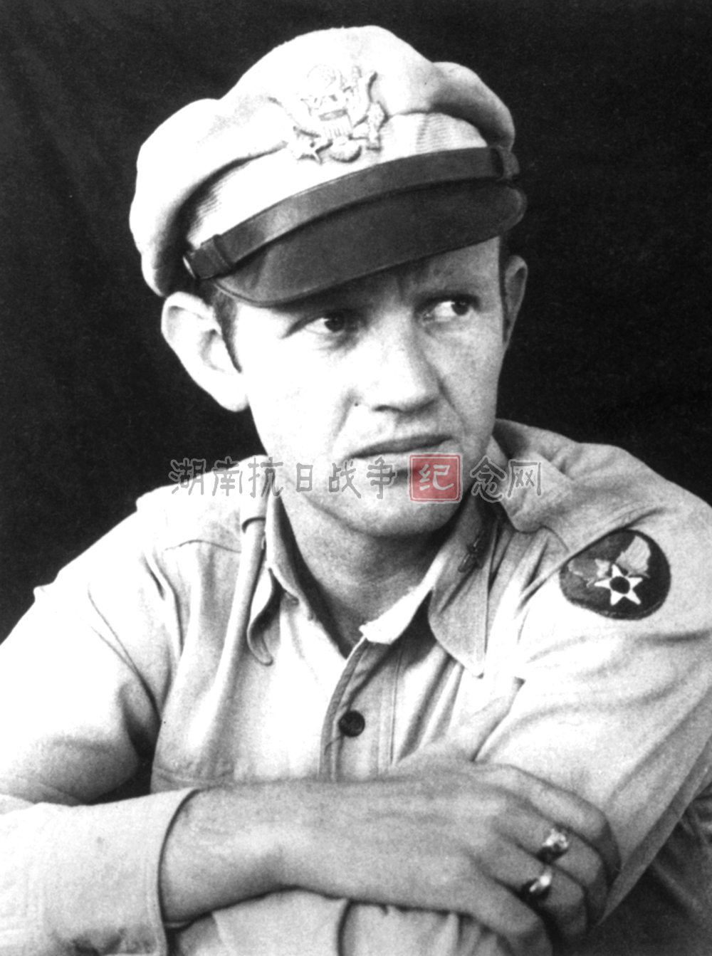 大卫-L-“德克斯”希尔担任第23战斗机大队大队长的照片