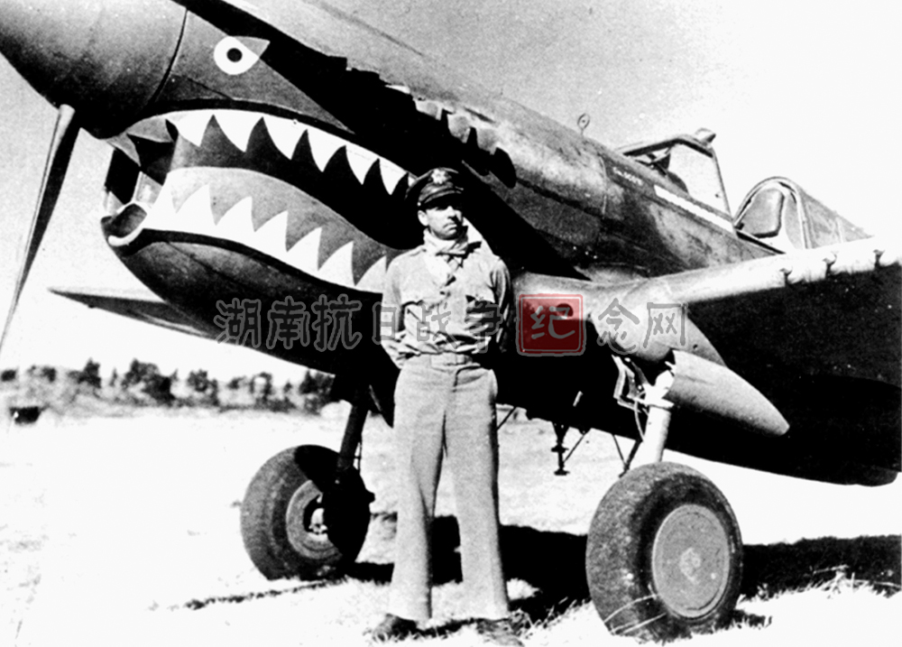罗伯特-L-斯科特曾任第23战斗机大队的队长。1942年末摄于昆明