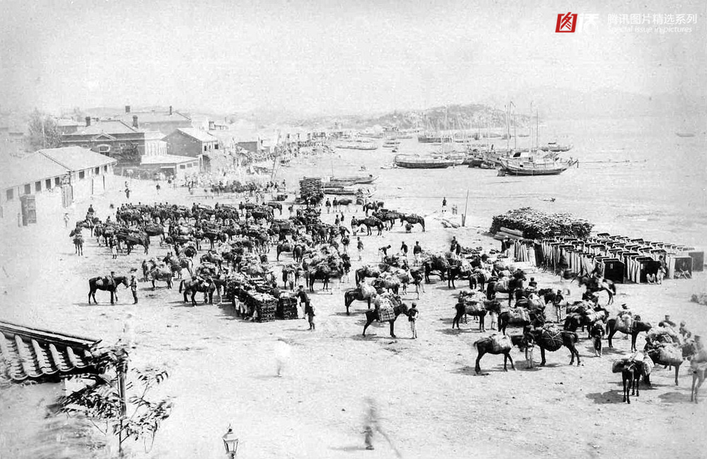 1894年初，朝鲜爆发东学党农民起义，主张征讨日寇、驱逐权奸，一时全国多地揭竿起事。起义军的反日倾向给了日本出兵的理由。1894年6月12日，日本军队在仁川登陆。