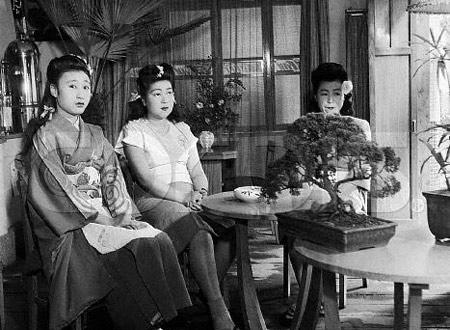 日本战败后设“国家妓院” 1.7万女性被卖身