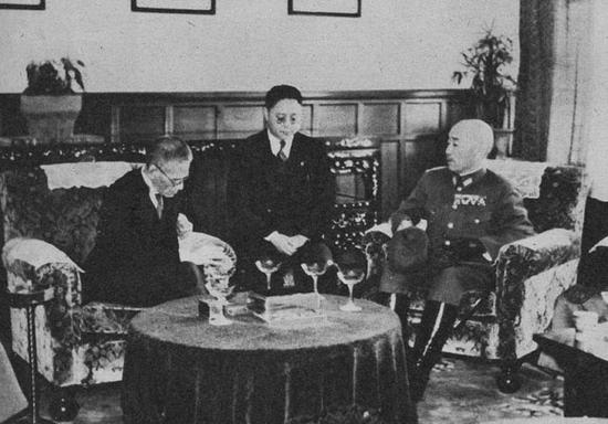 1938年12月，日军新任华北派遣军司令杉山元访问伪中华民国临时政府行政委员会委员长王克敏