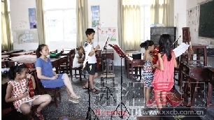 乾州区乾城小学内，暑期钢琴培训班。