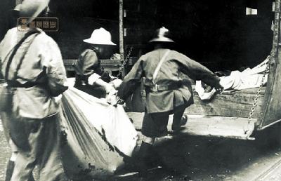惊天暴行：日军在上海大屠杀的罕见照