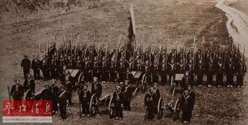 　　19世纪后期的清军虽然装备了部分西洋先进武器，但从组织形态而言仍是一支旧式军队。(资料图片)