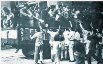1942年，第三次长沙会战后，长沙军民庆祝抗战胜利。