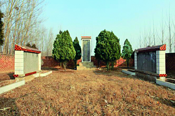 01杨二庄革命烈士纪念碑　拍摄人：徐延林　拍摄时间：2010年12月23日.jpg