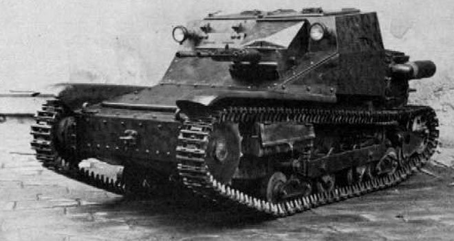 意制CV-33超轻型坦克，战斗全重3.15吨，最大速度13英里/小时，装甲厚6-15mm，乘员2人，装备2挺8mm机枪。装备于第200师，参加了兰封战役、昆仑关战役和第一次入缅作战。