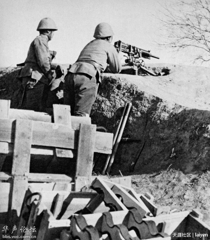 1938年3月19日，徐州会战，山东沂州汤头镇，阵地上的日军长野部队机枪手。