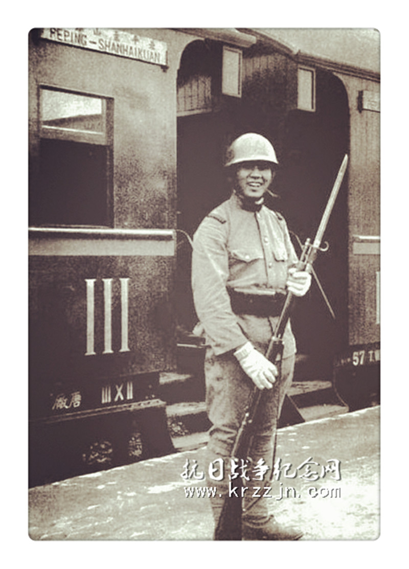 在火车站执勤的日军。