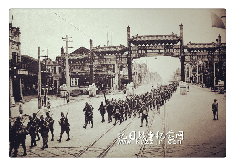 日军进入北京前门。