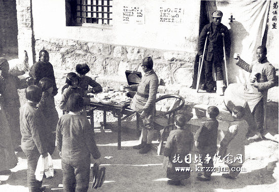 图为儿童团员进行军事训练——1940年赵烈摄影