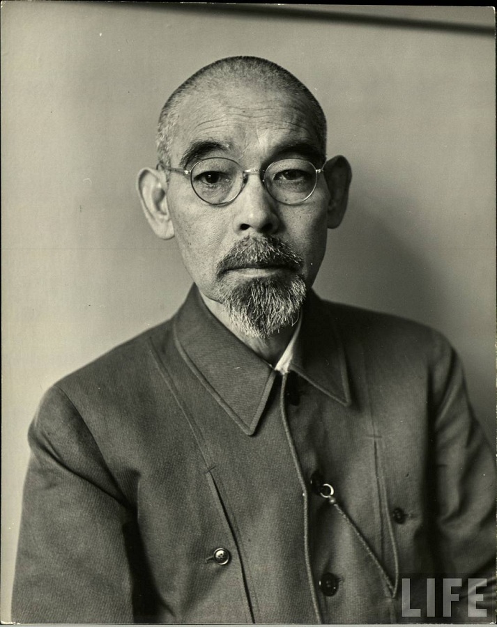 1946年，等候接受传讯的松冈洋右。