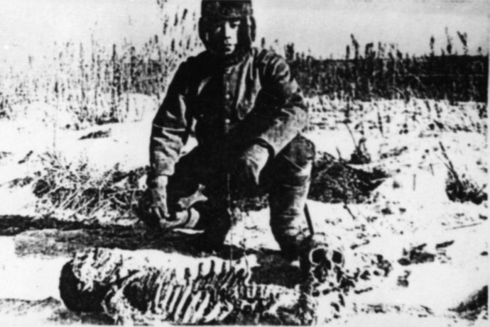 16 虎头日军与中国劳工的尸骨