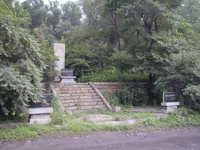 05 本溪湖煤矿“肉丘坟”，是1942年本溪湖煤矿瓦斯大爆炸中死难矿工的集体墓葬。