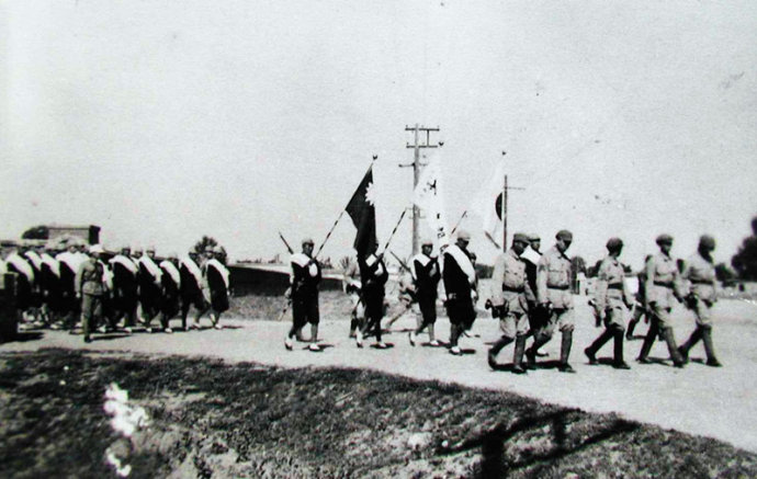 2-78 1944年石家庄集中营的战俘劳工被日军押送到火车站运往外地