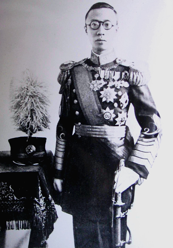 1-10   1934年伪满洲国皇帝溥仪称帝照