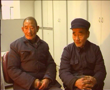 33 张延臣（右）、王振富（左）：  河北省易县北奇乡西氏村和八里庄村人，农民，被强征至日本福冈县充当劳工。