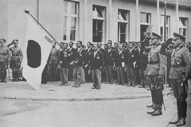 【1936】他们是日本的奥运会代表团，但敬礼的德国军官让1936年奥运会带有了强烈的法西斯色彩，而日本代表团正是这种色彩的渲染者。