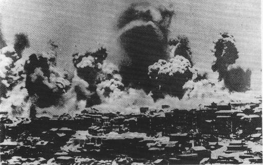 日军轰炸市区的场面