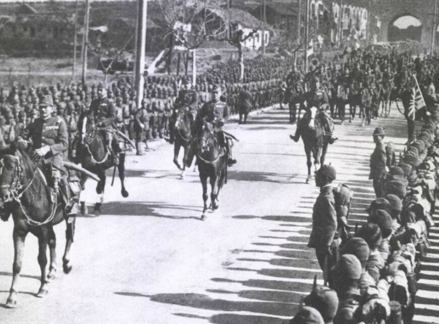 1937年12月17日，日军举行占领南京入城式。