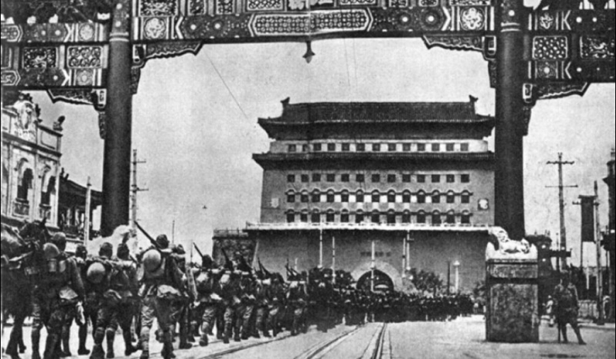 1937年8月4日，日军从北平前门大街入城