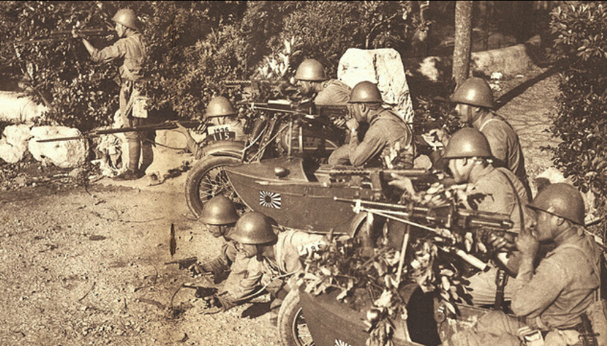 入侵上海的日军。1937