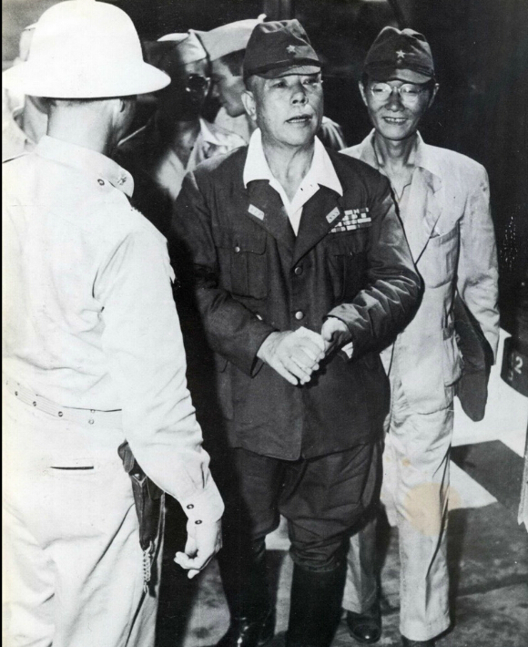 10月8日，马尼拉法庭上是否承认罪状结束后，被护送至新毕利毕监狱的山下奉文大将。