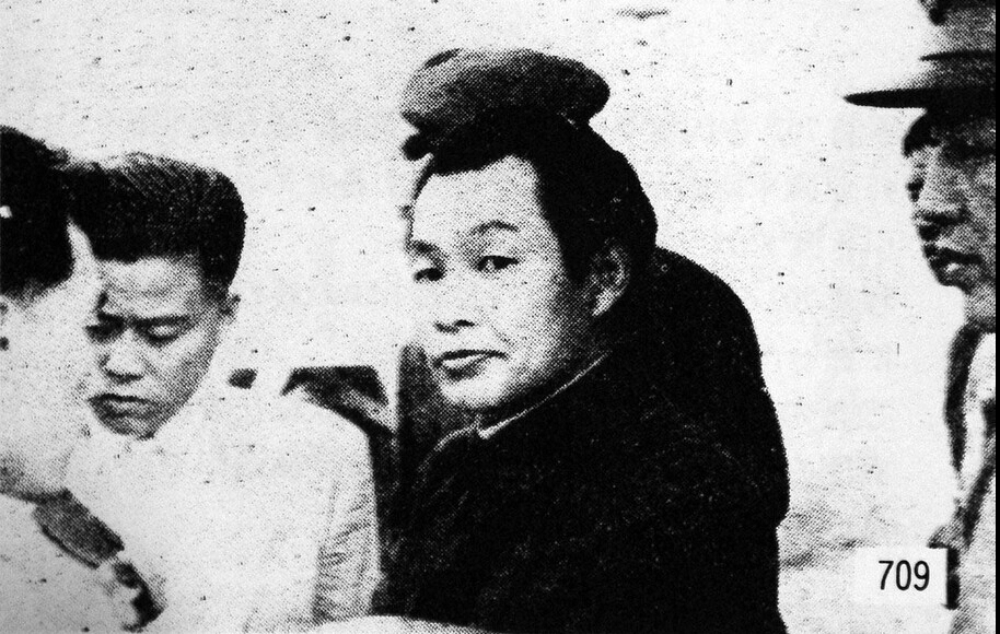 战犯田中军吉被引渡到中国上海机场时的情景