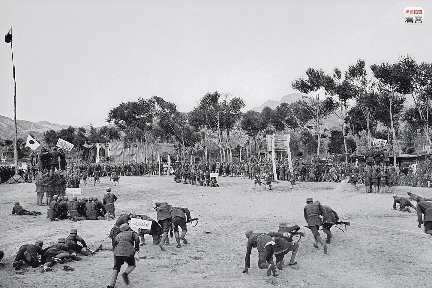 1939年7月，河北阜平陈庄，抗大二分校庆祝抗战两周年运动大会上的训练表演。