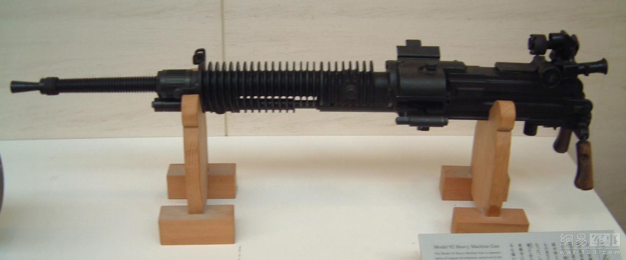 九二式重机枪，是日本陆军二战中最有名的重机枪，也是侵华日军步兵的压制性武器。九二式重机枪以法国“哈奇开斯”机枪为蓝图，于1932年研发而成。因当年为日本神武纪年2592年，因此将该枪定名为九二式。