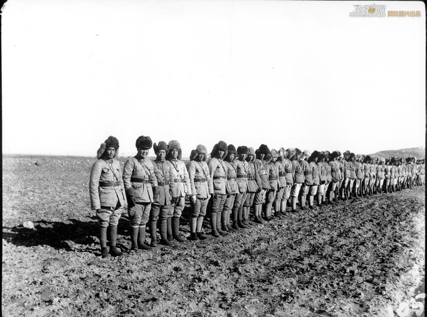 图为1936年，军事训练。摄影：方大曾。