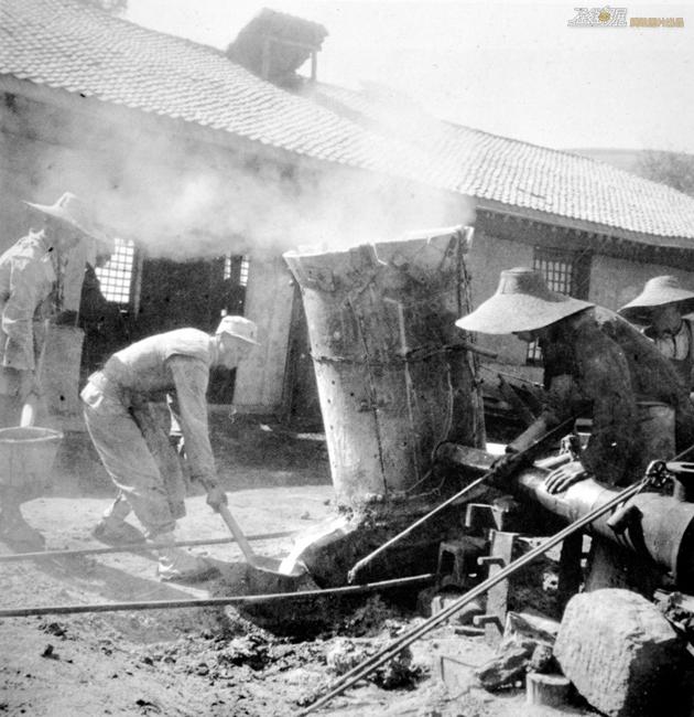 图为1940年代，铁水。摄影：郑景康。