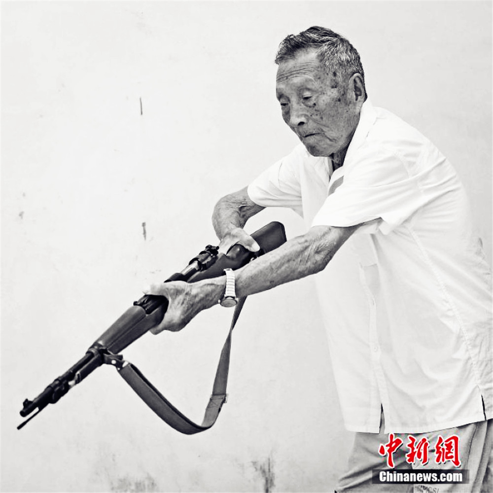 抗战老兵赵定国，1922年1月1日出生在湖北当阳，1939年参加了南昌修水河保卫战，之后参加了长沙保卫战，1948年解放战争时回家务农。