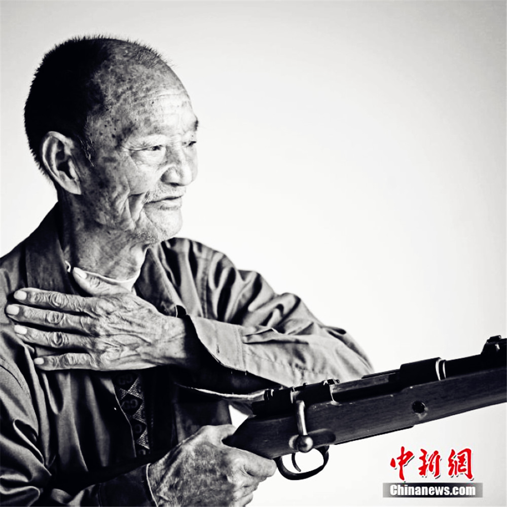 抗战老兵蔡云鹏，1921年7月5日生于湖北长阳，1937年参军抗日，后到云南昆明驻守，1942年到怒江前线参战，1946年退伍返乡务农。