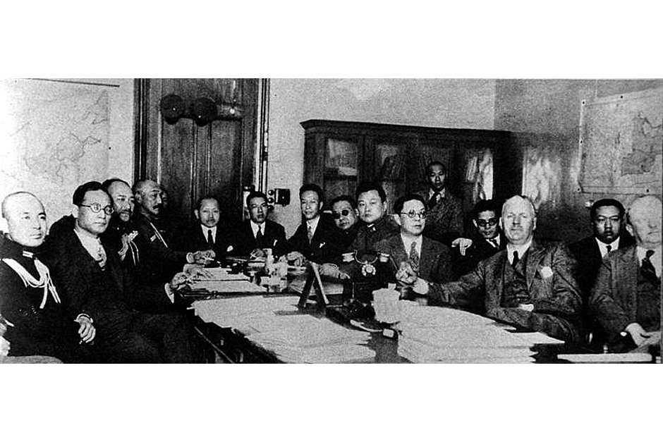 图为1932年5月5日，中日签订《上海停战协定》，日本军队获得长期驻留上海的特权。图为谈判会场。