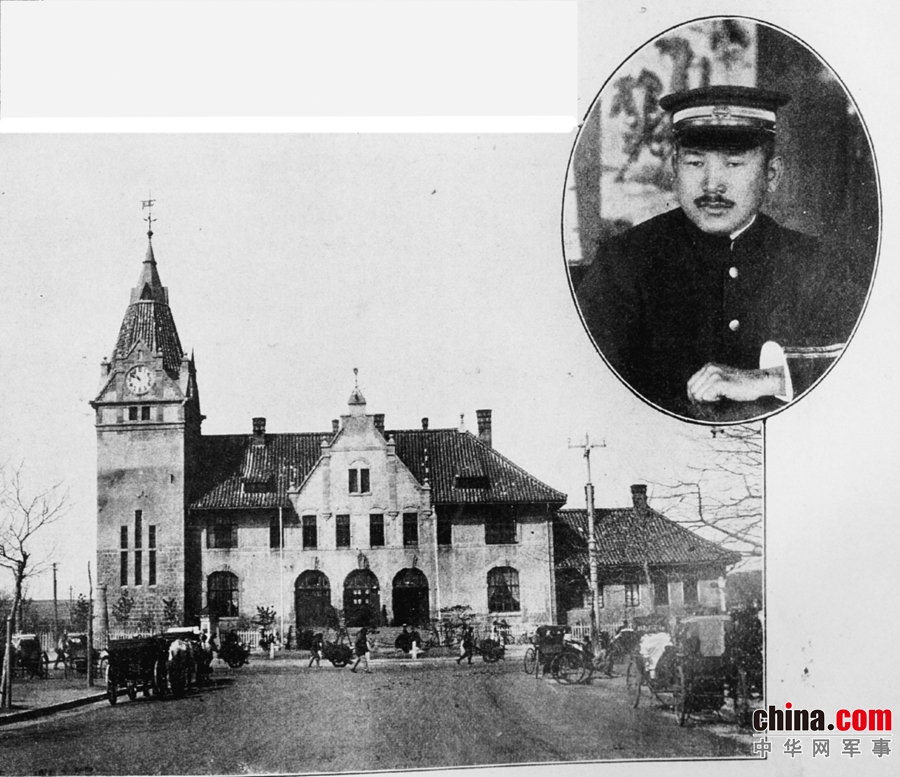 12-1918年的青岛火车站主楼。右上人物照片为站长堀次郎。〔和气六郎：《青岛写真案内》，第182页〕