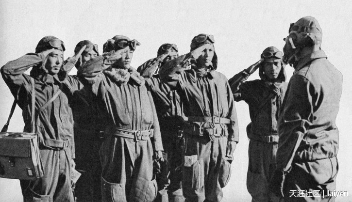 1940年，广西南宁，待命出击的日军航空兵。