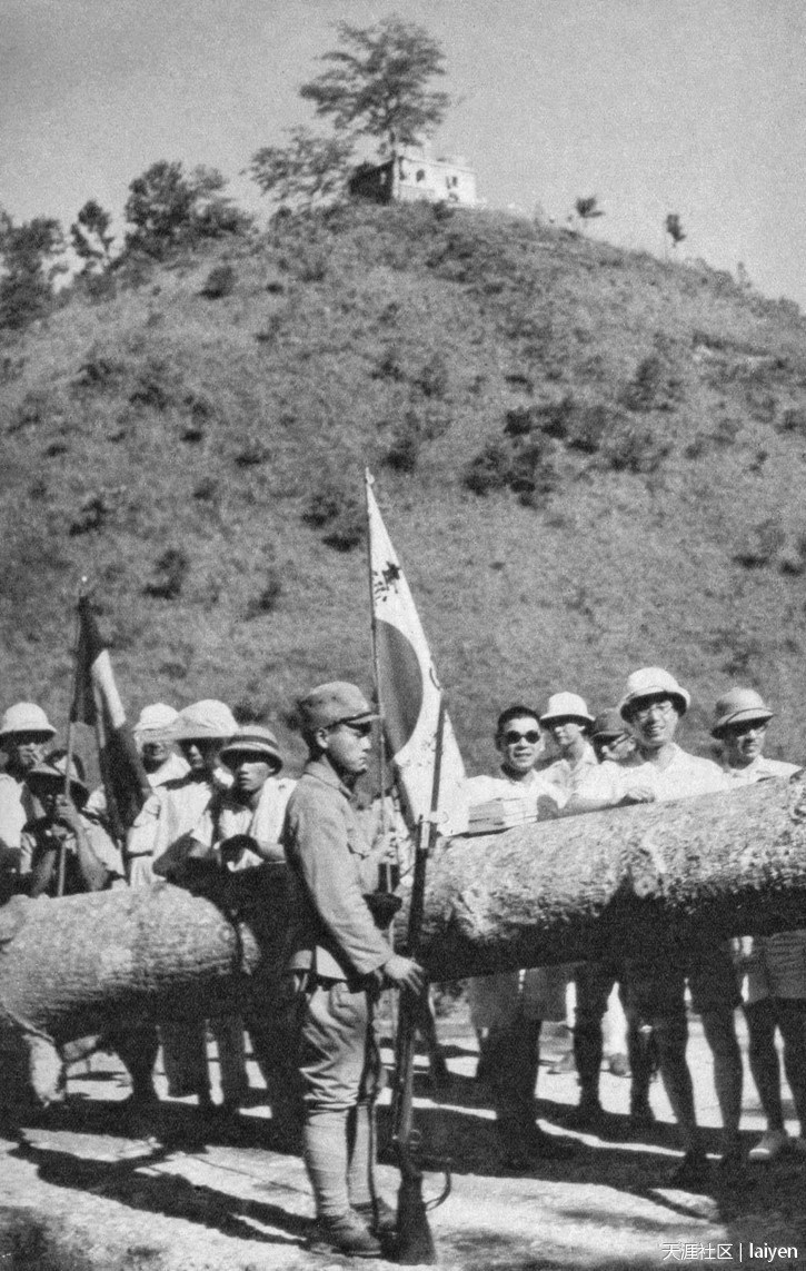 1940年7月12日，中越边境镇南关守卫的日军士兵。