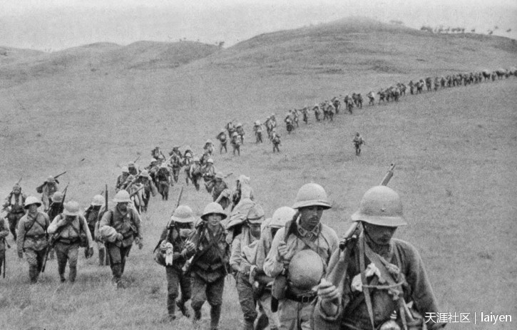 1940年6月29日，广东深圳边境，行进的日军部队。